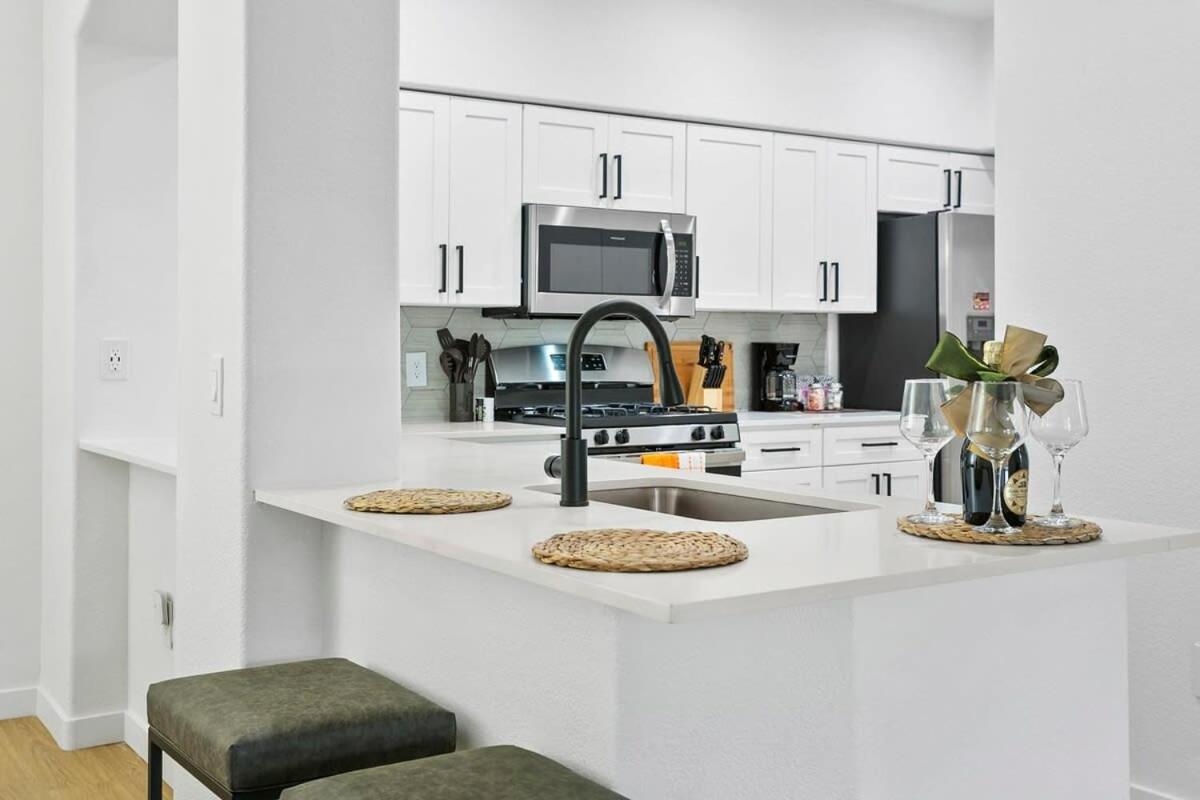 Cozysuites Glendale By The Stadium With Pool 02 Buitenkant foto
